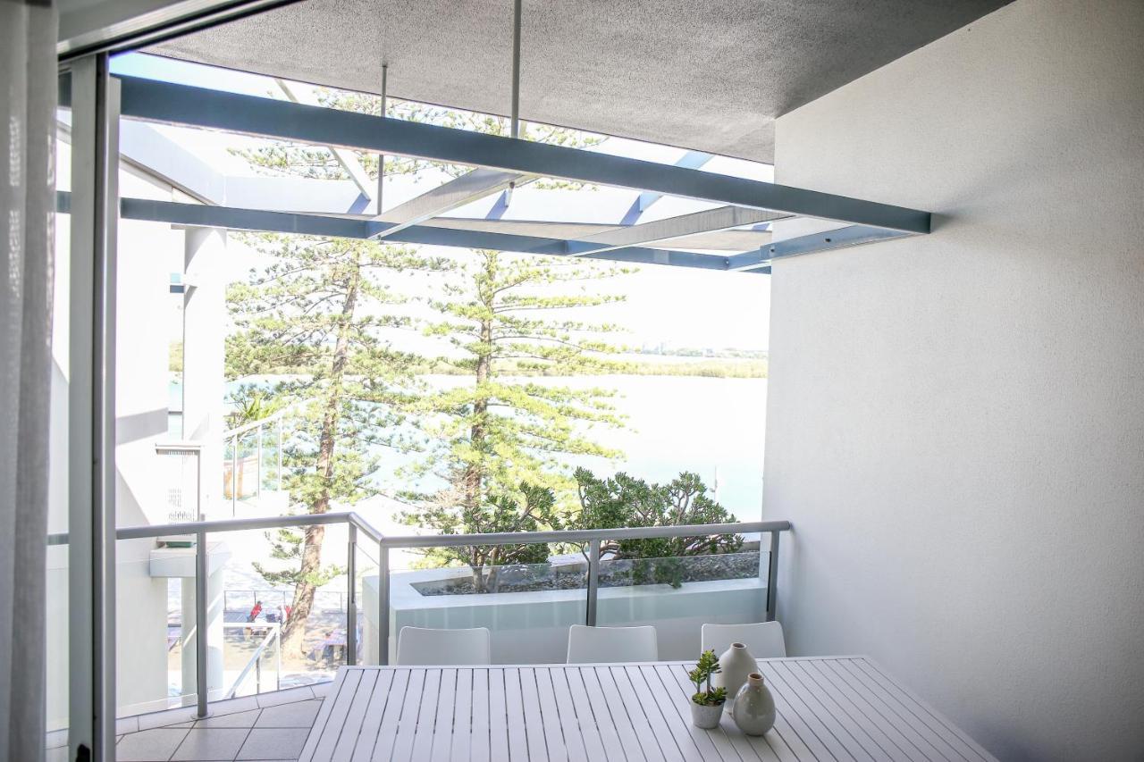 منتجع شاطيء رومبا كالوندرا المظهر الخارجي الصورة A balcony