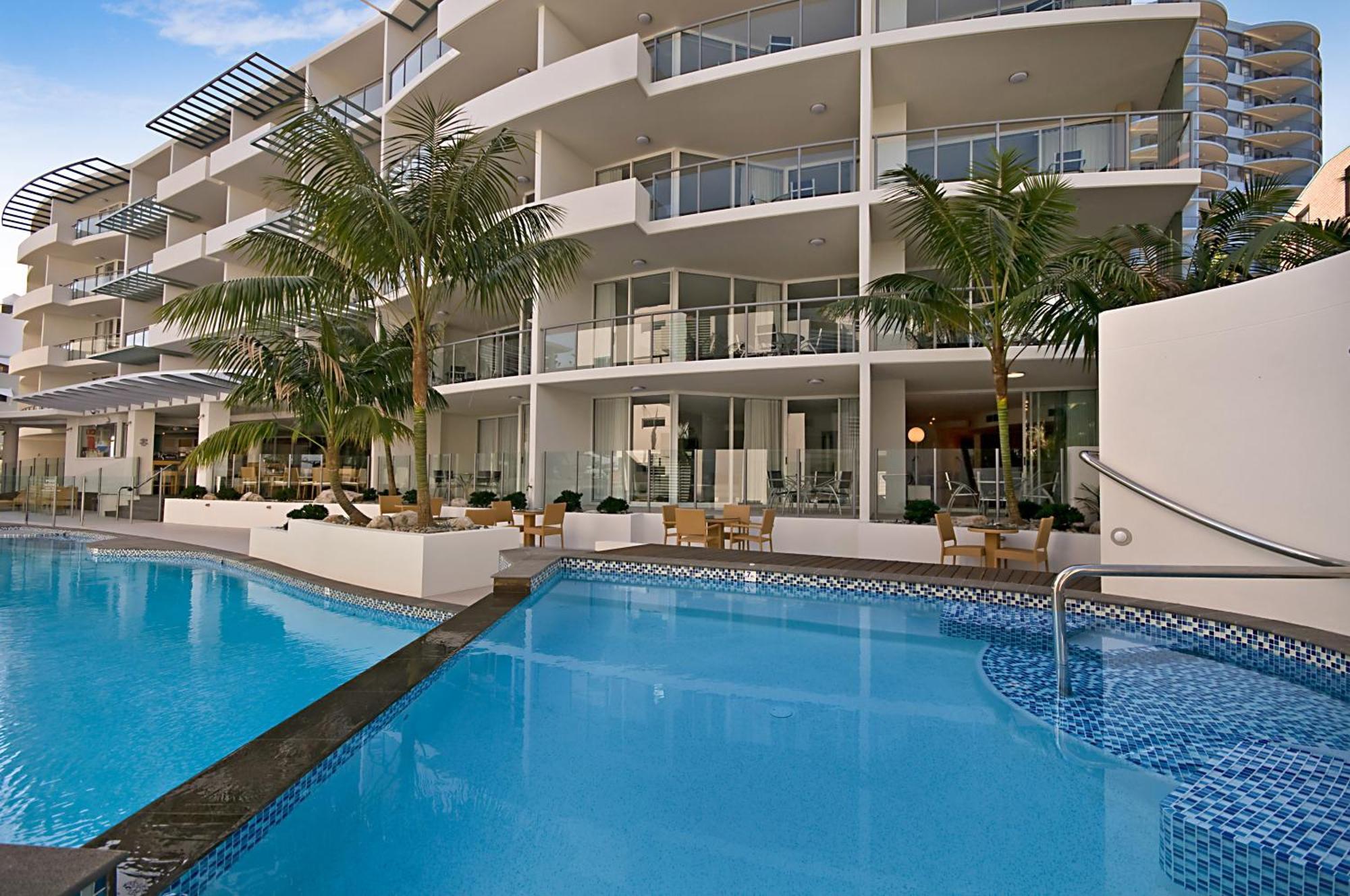 منتجع شاطيء رومبا كالوندرا المظهر الخارجي الصورة The pool at the W Hotel