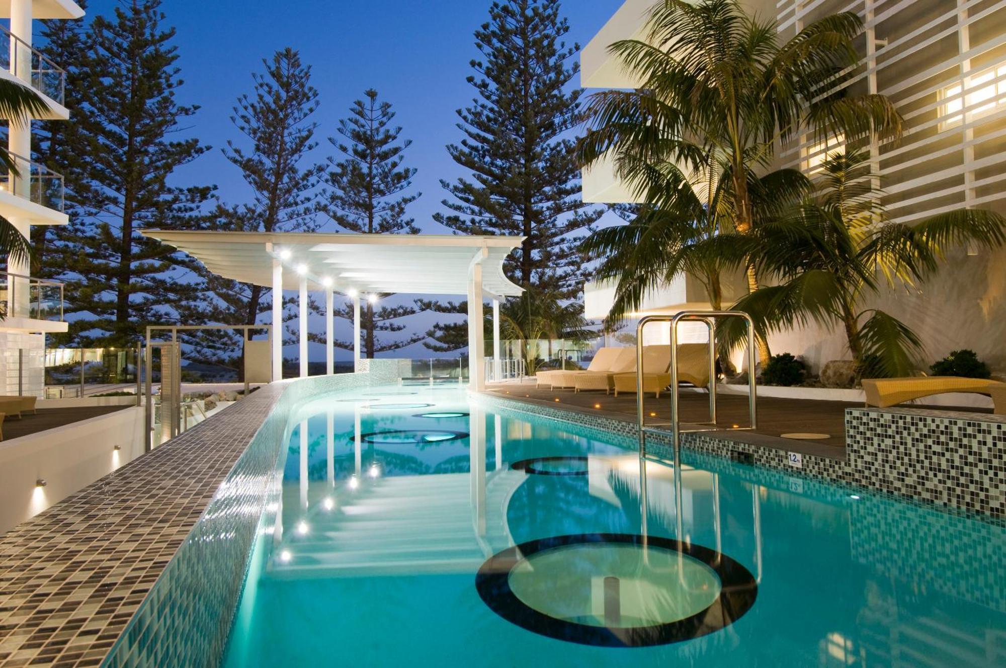منتجع شاطيء رومبا كالوندرا المظهر الخارجي الصورة The pool at the W Hotel, Brisbane