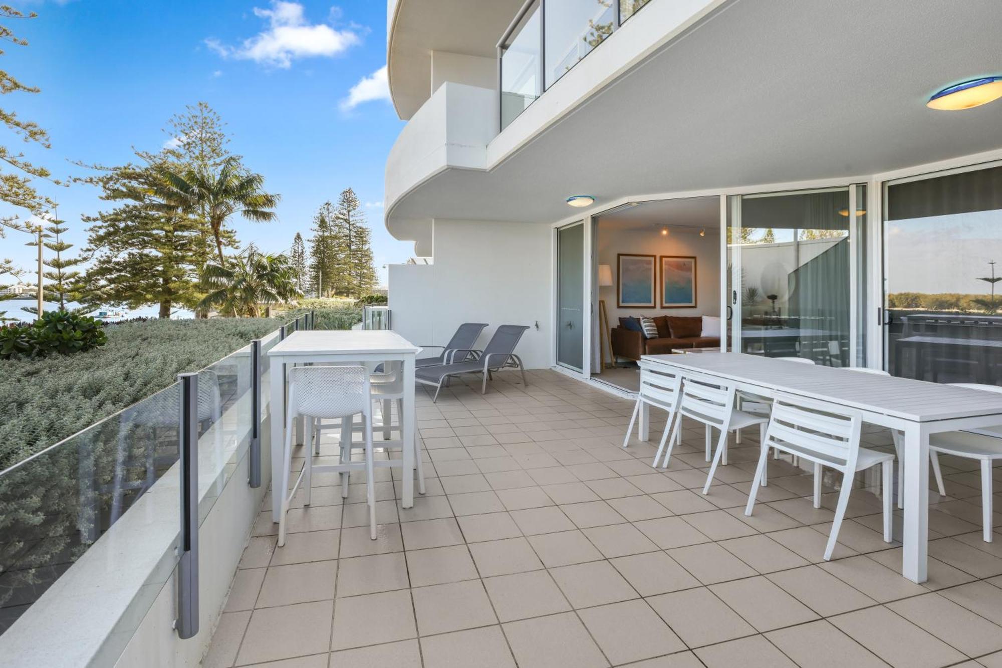 منتجع شاطيء رومبا كالوندرا المظهر الخارجي الصورة A balcony